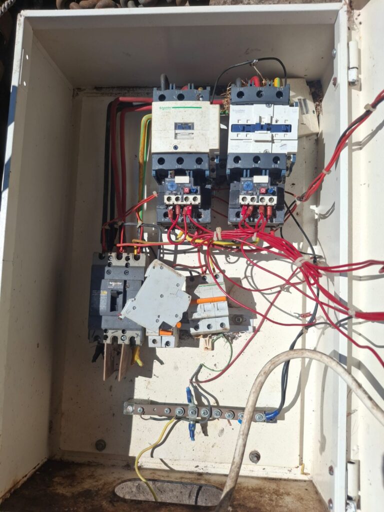 Komponen Panel Listrik (Contactor & MCB)